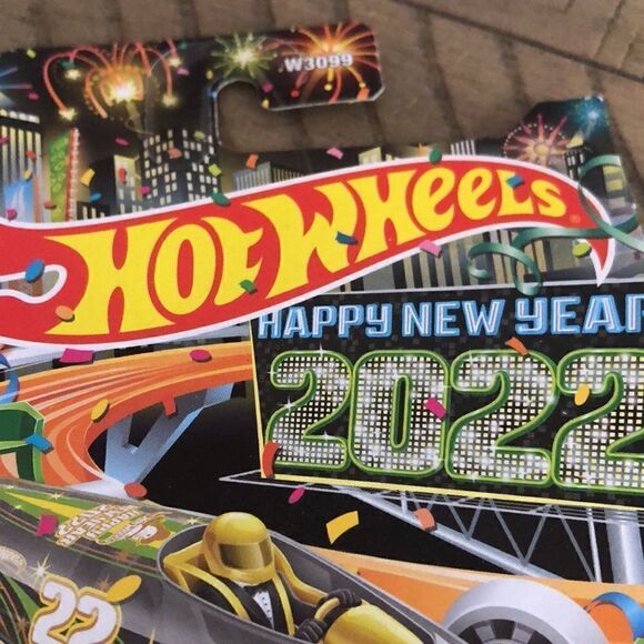 Hot Wheels City 2022 Hot Wheels Happy New Year🥳 Carbonator 1 2 Collect 1 4 Play - Picture 14 of 17